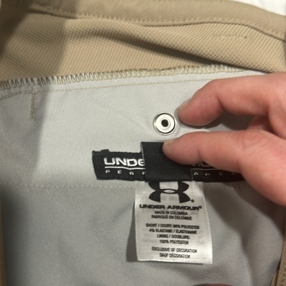 Women’s Under Armour performances khaki shorts size 6. - Picture 8 of 8